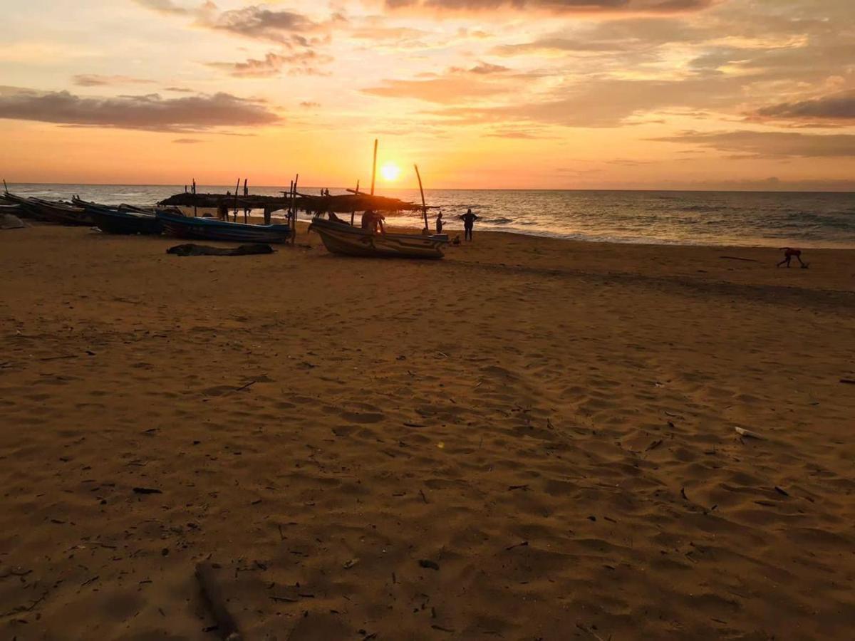 Sea Beach Resort Negombo Exterior photo